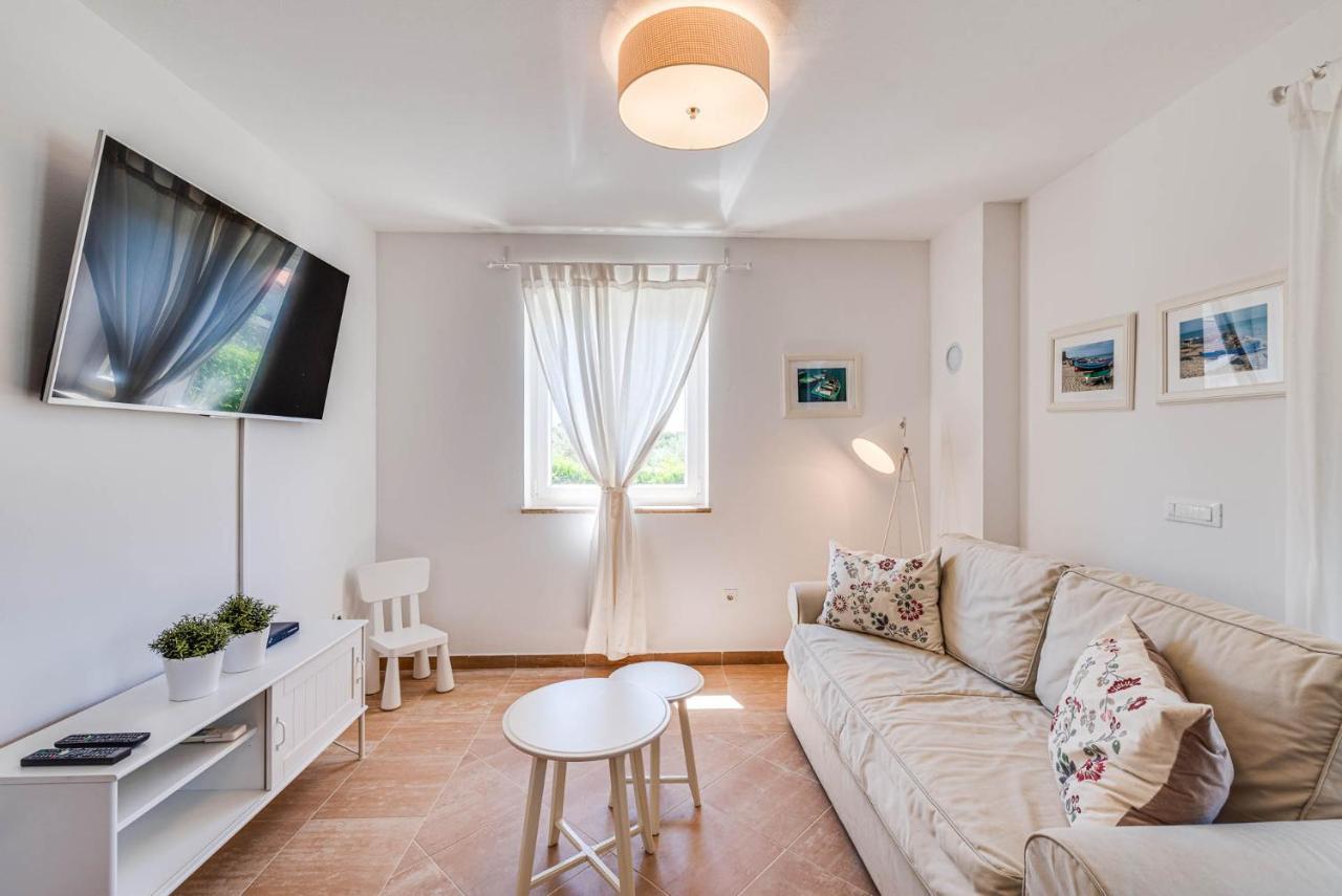 Villas Kolumbera With Private Pools エクステリア 写真